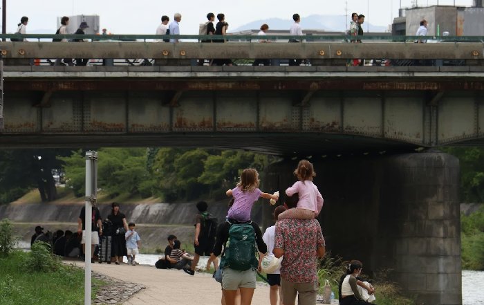 Article Image for International Street Style Secrets